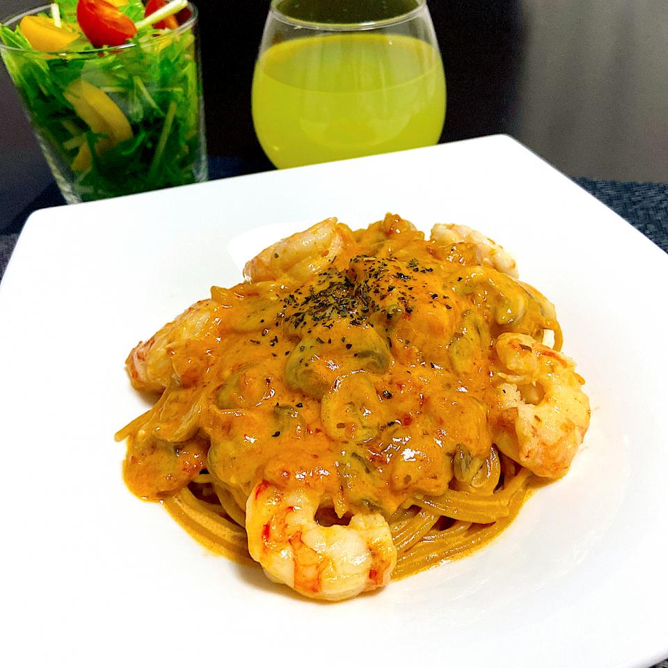 イチロッタさんの料理 エビのトマトクリームパスタ❣️手元にある材料で、、、(*☻Ｄ☻*)/✨✨💛